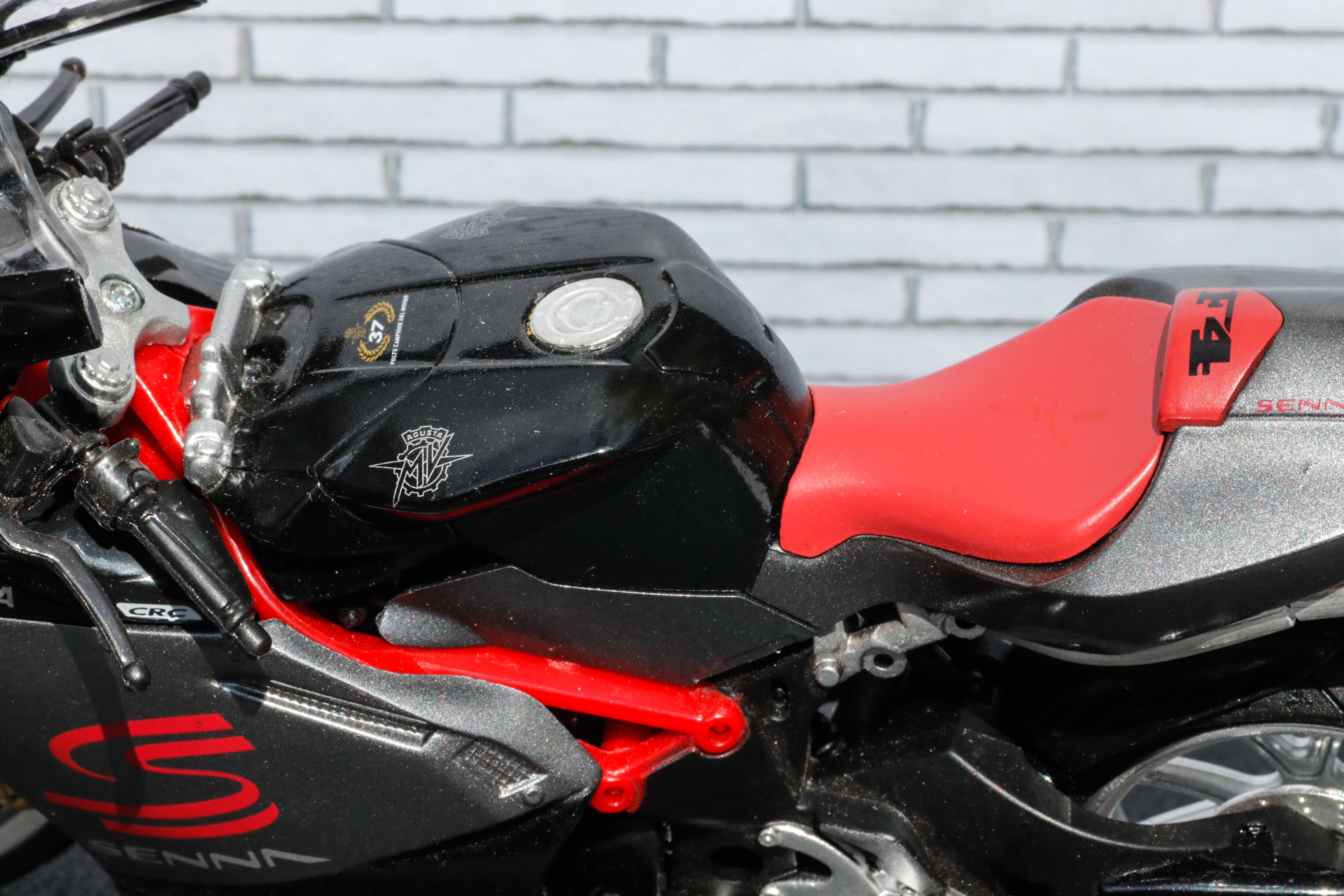 New Ray 1-12 MV Agusta F4 Senna